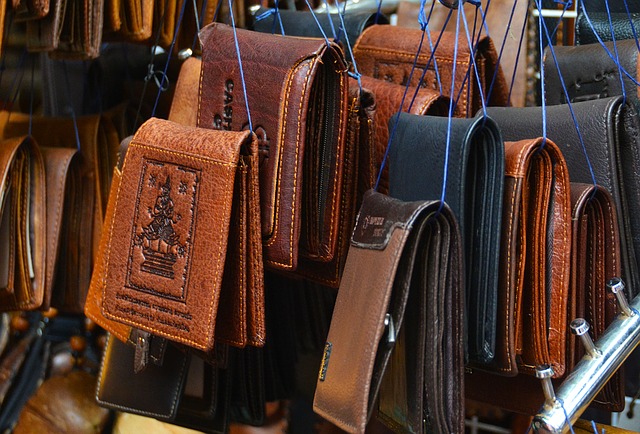 Picture showing many different wallets